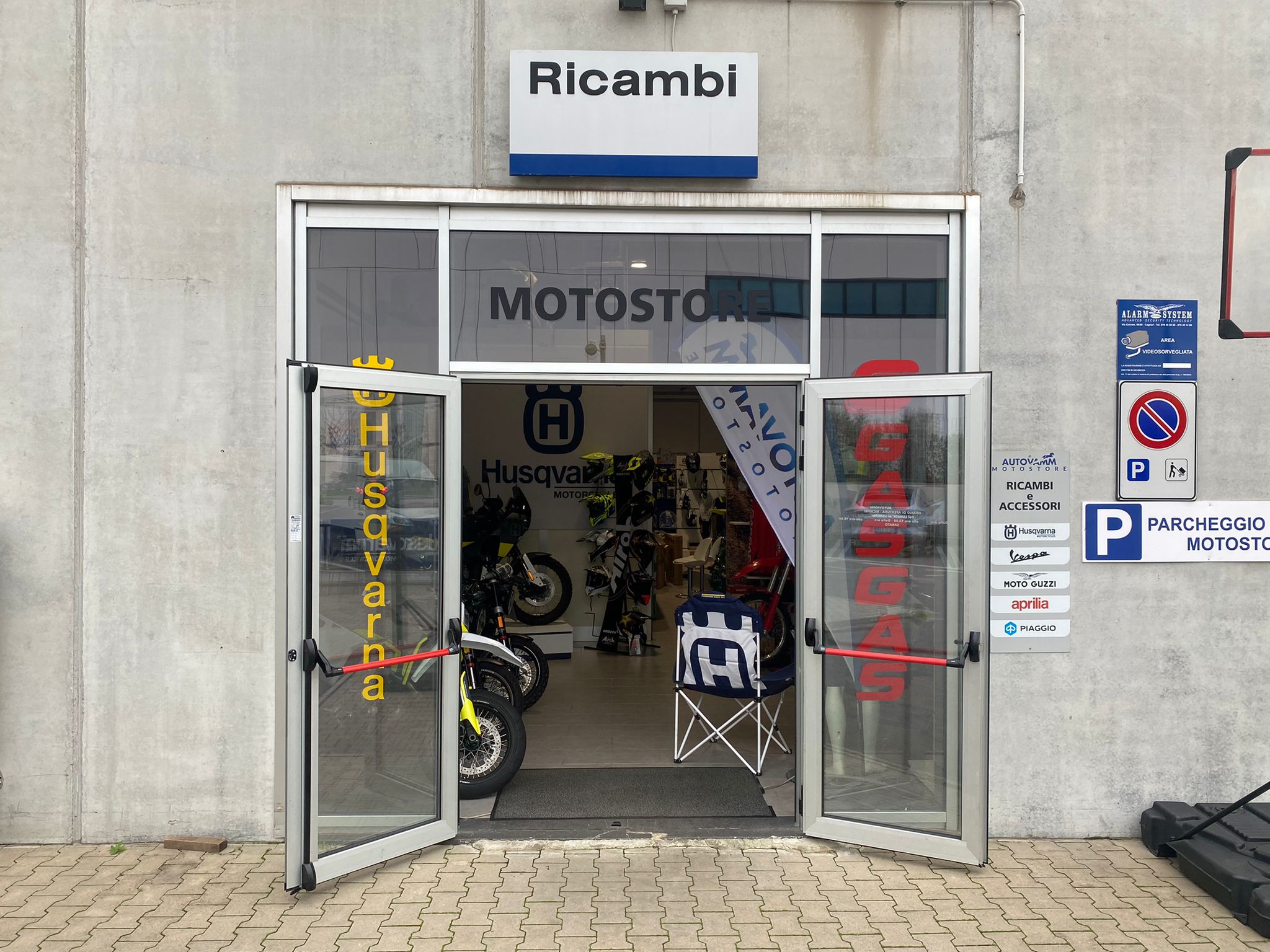 officina guzzi piaggio cagliari